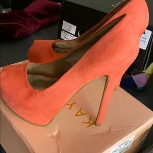 Open toe pumps Peach color
